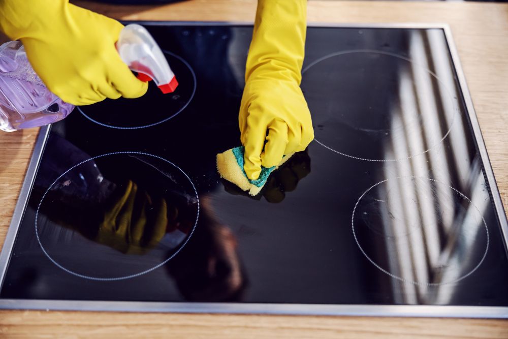 Czym umyć płytę indukcyjną