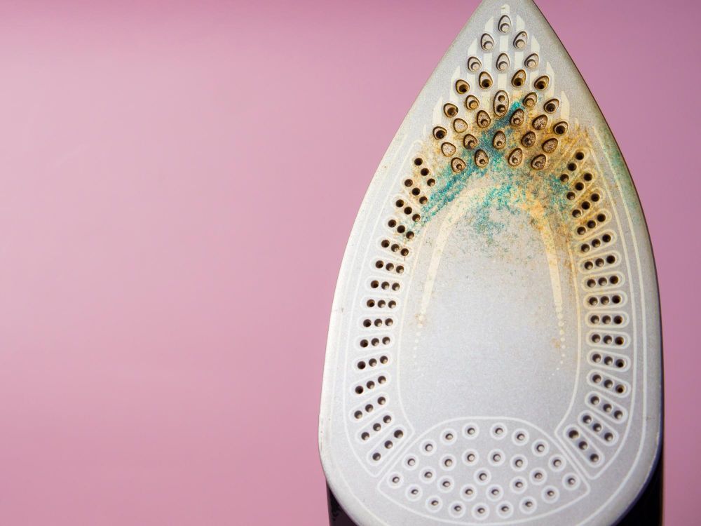 Jak wyczyścić stopę żelazka