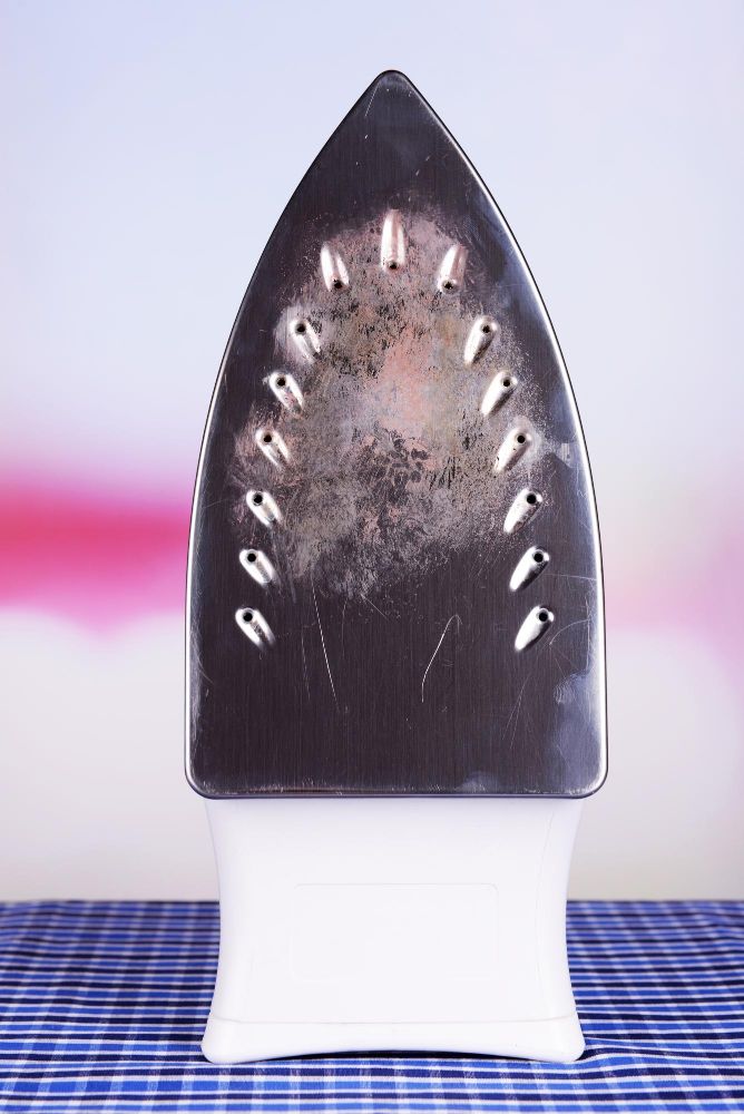 Jak wyczyścić żelazko z kamienia