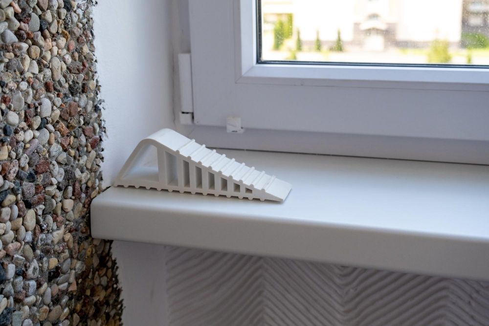 Ile ma wystawać parapet wewnętrzny
